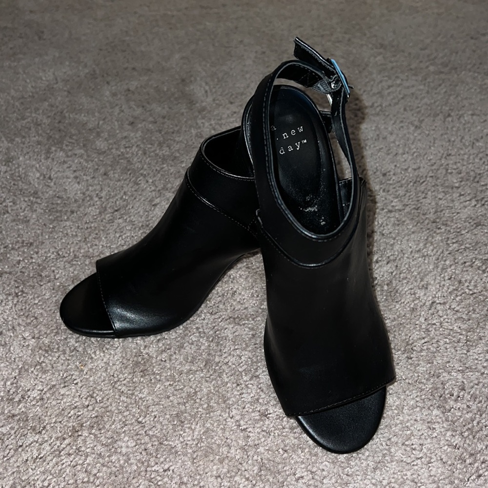 A new day heels size 7.5